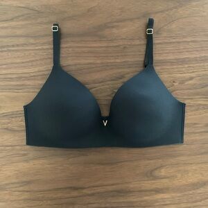 Victoria’s Secret Dream Angels padded no wire. Adjustable back straps.